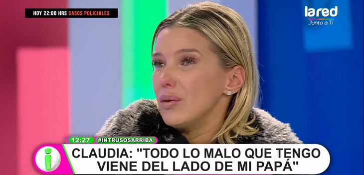 Claudia Schmitd se quebró en Intrusos al recordar tratos violentos de su padre producto del alcohol