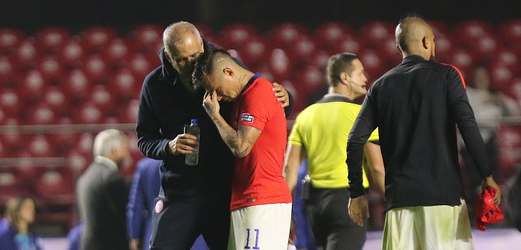 ¿Estaba llorando? Eduardo Vargas explicó esta confusa imagen tras el partido entre Chile y Japón