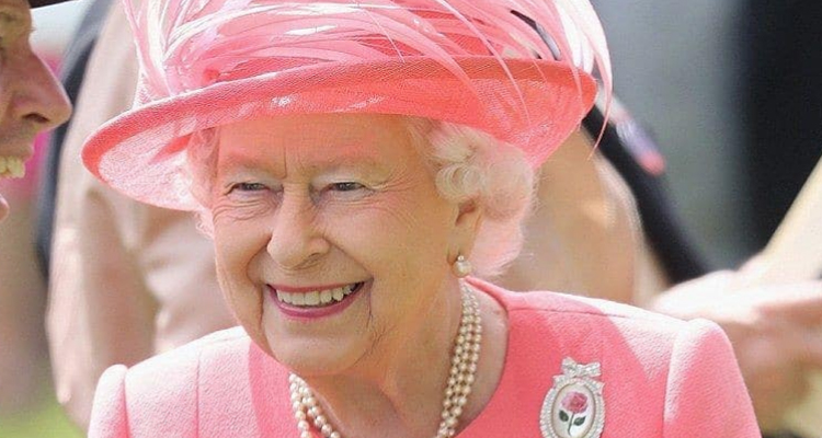 ¿Qué dice el protocolo real sobre pintarse las uñas? Este es el color preferido de la reina Isabel