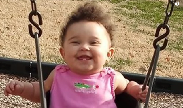 Niña de 11 meses murió por grave olvido de sus padres: la dejaron encerrada en un auto por 16 horas