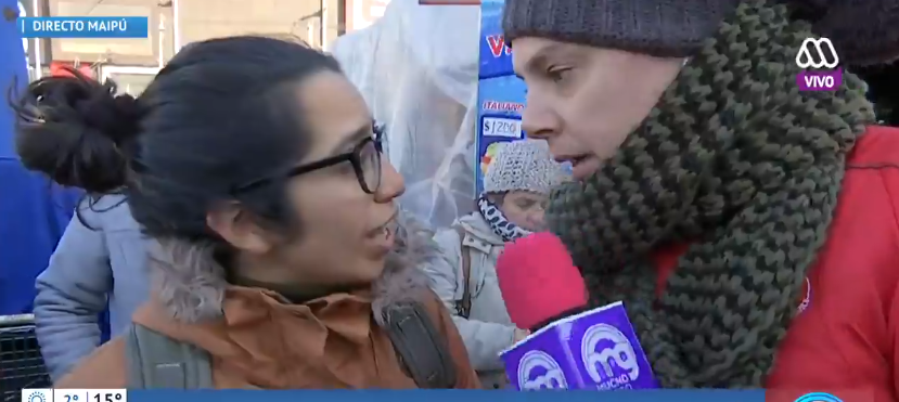 El comentario sobre los matinales de una transeúnte que descolocó a Viñuela durante móvil