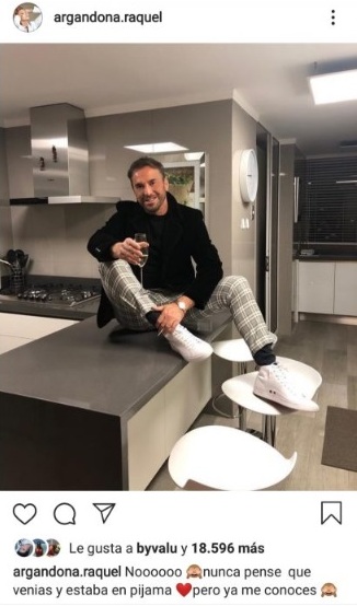 Raquel Argandoña foto con misterioso galán 