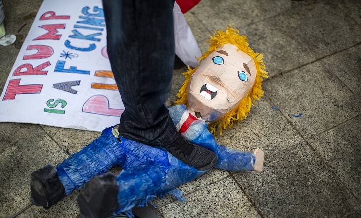 reina isabel recibio a trump