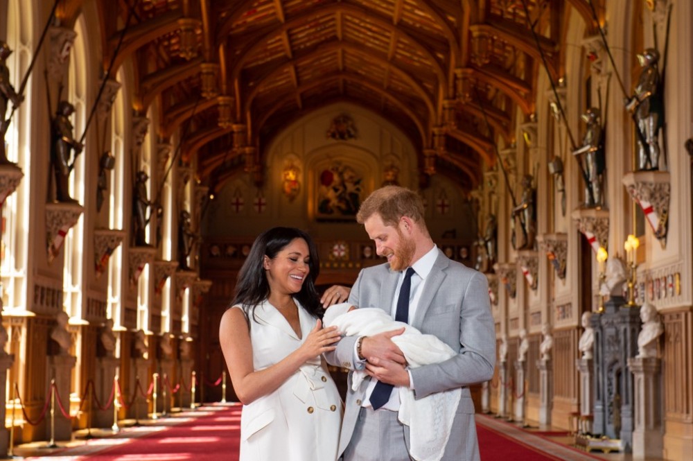 Revelan las primeras postales del bautizo privado de Archie, hijo del Príncipe Harry y Meghan Markle
