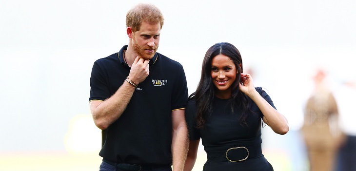 Viralizan video en el que príncipe Harry ignora a Meghan Markle en medio de un juego de béisbol
