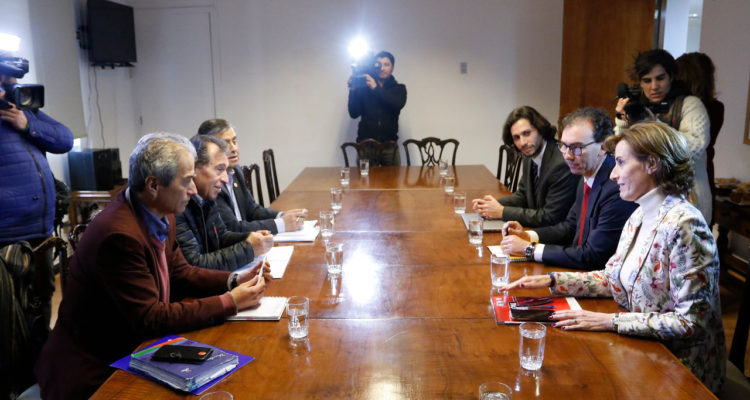 Avance en paro docente: Gobierno cede parcialmente a bono para educadoras diferenciales y de párvulos