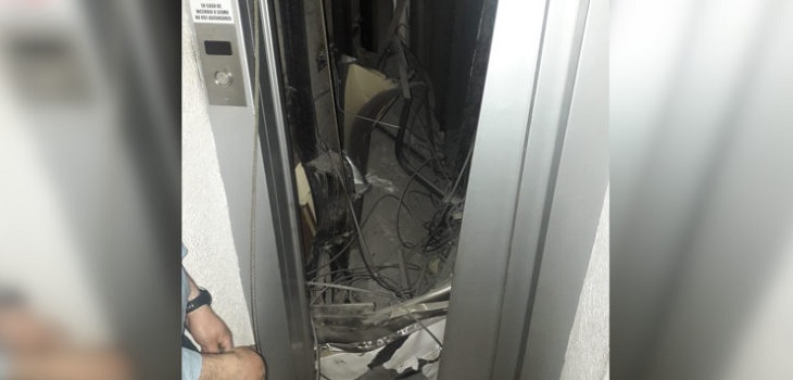 Dos ascensores caen desde piso 24 en edificio ubicado en Las Condes: se está investigando la causa