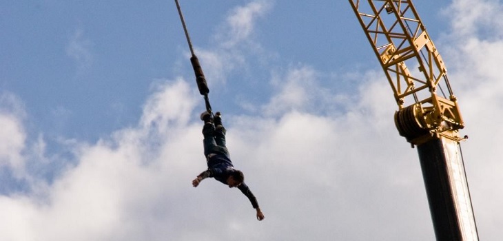 Hombre vivió dramático accidente en pleno salto de Bungee: se cortó la cuerda y cayó 50 metros
