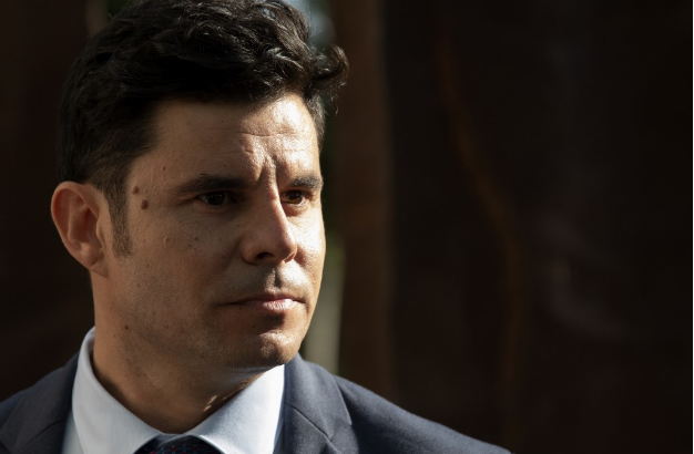 Justicia española reconoce a hombre de 43 años como hijo de Julio Iglesias