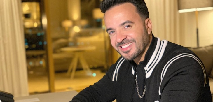 Polera con insolente frase de Camila Cabello dejó fascinado a Luis Fonsi: 