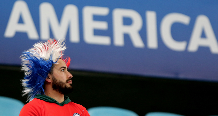 Repetidas: Chile y Perú utilizan mismas alineaciones de cuartos de final