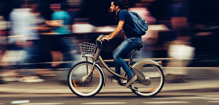 ¿Estás entrenando lo que deberías según la edad que tienes? Esto es lo que indica la OMS