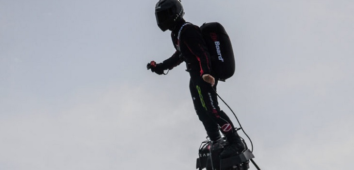 Inventor de la tabla voladora fracasa y cae al mar: “Estoy decepcionado, pero lo intentaré de nuevo”