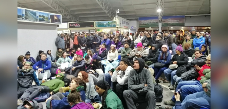 Caos tras el eclipse: las imágenes que dejó el colapso en terminal de buses de La Serena