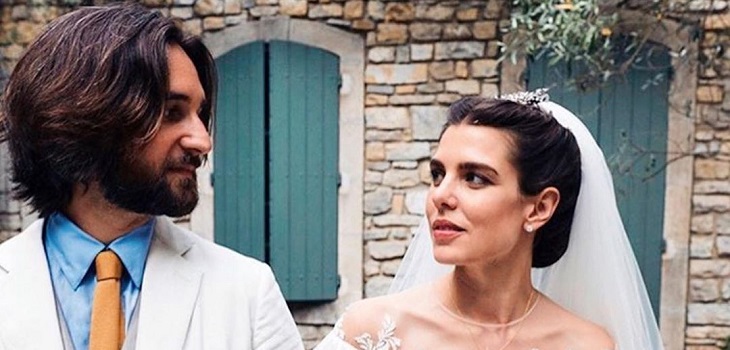Charlotte Casiraghi, hija de Carolina de Mónaco, se casó con vestido casi igual al de su madre