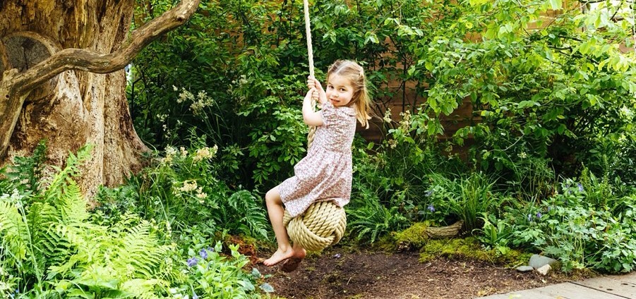 El popular bolso de la princesa Charlotte que es más económico de lo que piensas