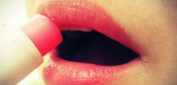 Labiales con plomo: experta explica el riesgo de utilizar productos que contenga este metal