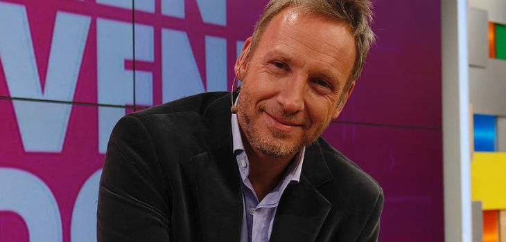 A Martín Cárcamo se le quedó el micrófono abierto y emitió grosero comentario tras anuncio de Piñera