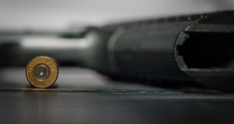 Mujer que asaltó a conductor de Uber terminó muerta tras ser baleada: chofer era carabinero