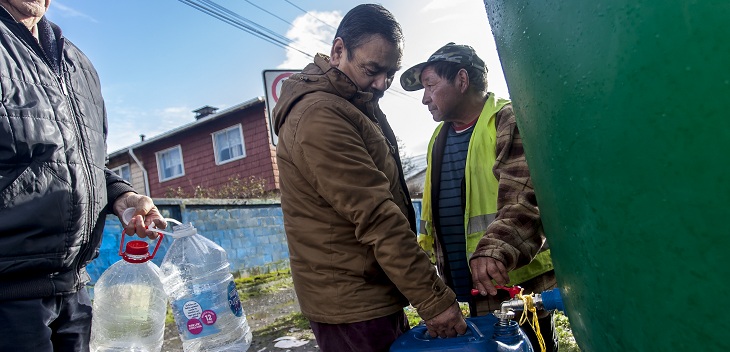 Vecinos de Osorno presentan querella criminal contra responsables por contaminación en agua potable