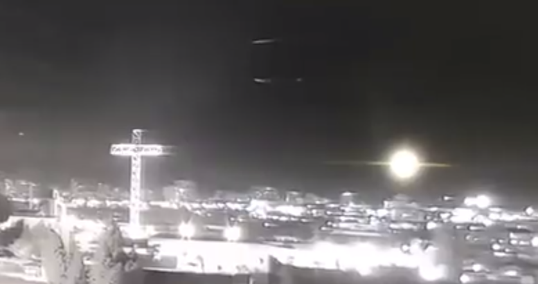 Cámara de seguridad captó supuestos ovnis volando en Concepción