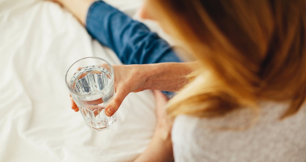 ¿Eres mala para tomar agua? 5 ideas fáciles para mantenerte hidratada