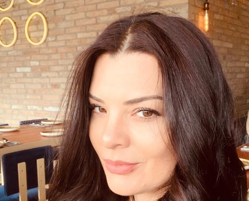 Pilar Ruiz posó en toples y mostró la cicatriz que le quedó en su abdomen tras grave accidente