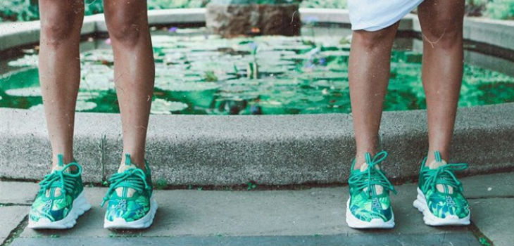 Legendario vestido Versace de Jennifer López se transforma en zapatillas