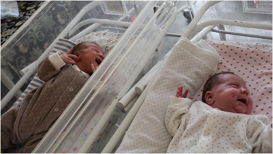 Mujer da a luz a dos bebes en menos de un año