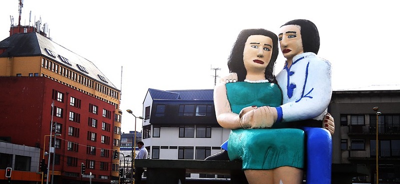 No se va: votantes eligen mantener la icónica estatua 