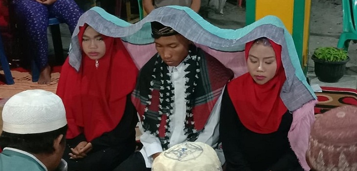 Hombre contrae matrimonio con sus dos novias en Indonesia para no 