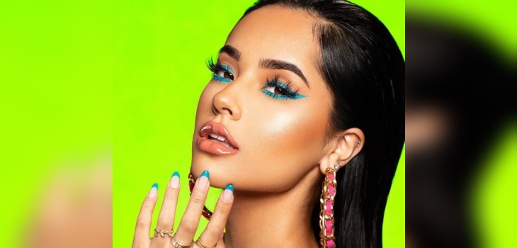 ¿Gemelas? Becky G presentó a su madre en redes y fans quedaron sorprendidos por su gran parecido