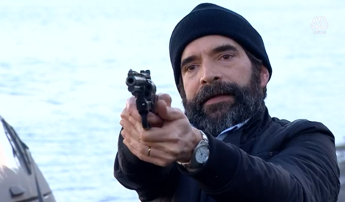 Isla Paraíso: Carlos dispara el arma y hiere en el pecho a querido personaje de la teleserie