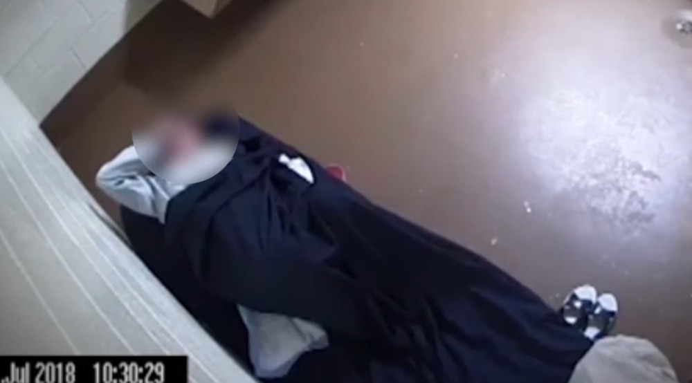 La terrible experiencia de reclusa que dio a luz sola en una celda: ningún gendarme la ayudó