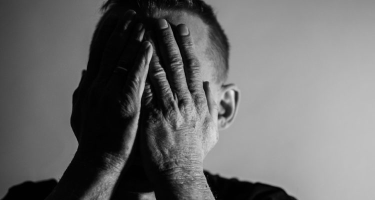 7 de cada 10 chilenos declara sufrir o haber tenido problemas y enfermedades de salud mental