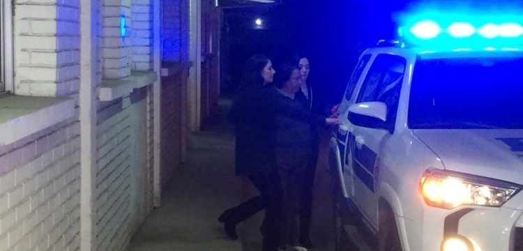 Confesó el crimen: detienen a mujer que habría asesinado a su padre tras discusión por herencia