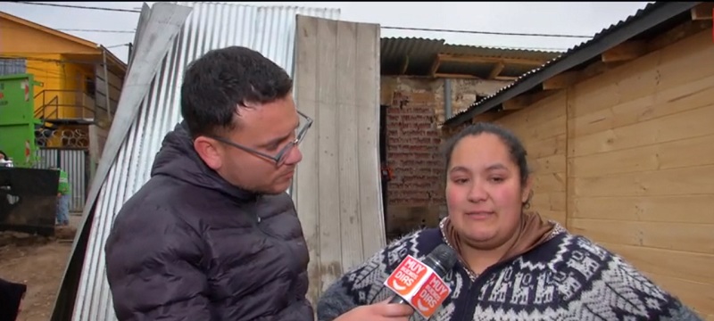 Familia vive en el baño de su casa tras perder todo en un incendio: es lo único que tienen con techo