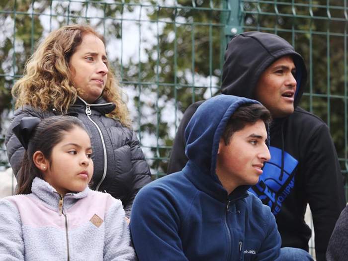 Los Suazo apoyan a Arantza y Grettel desde el tablón