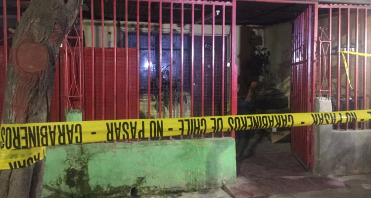 Policía busca a mujer acusada de matar a su padre en discusión por venta de vivienda en Pudahuel