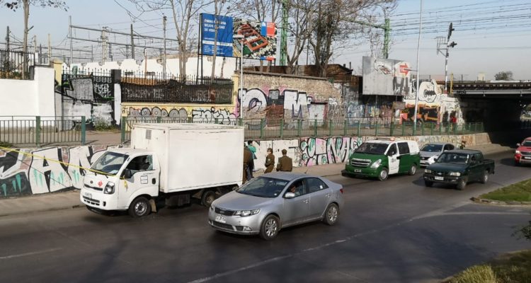 Asalto a camión con cigarrillos provoca caos en Pedro Aguirre Cerda: hubo disparos y ataques a autos