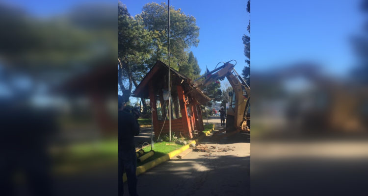 Apertura de acceso a playa de Pingueral: administración critica destrucción de caseta de seguridad