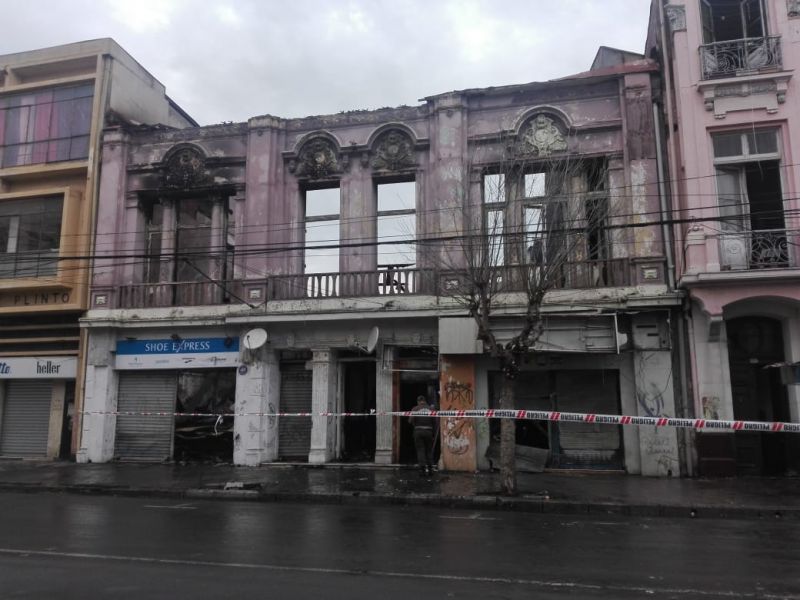 Imágenes muestran importantes daños que dejó incendio que afectó a varios edificios en Valparaíso
