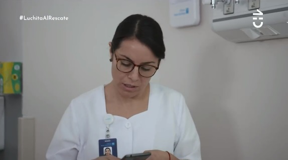 Actriz de verdades ocultas en gemelas