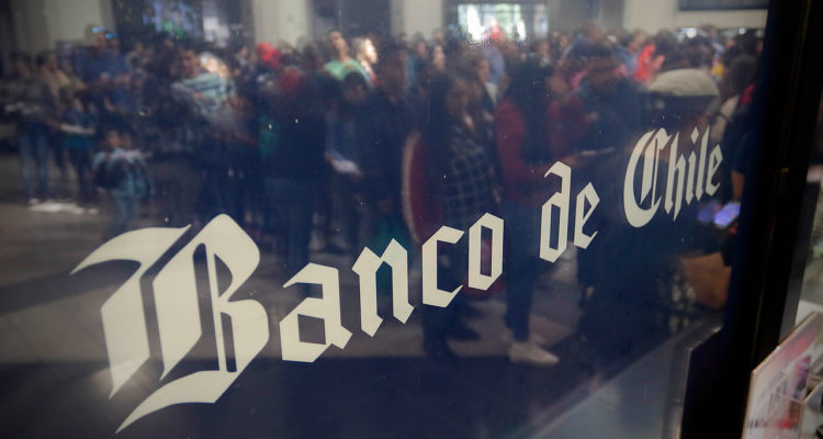 Banco de Chile cerrará decenas de sucursales: apostará por máquinas de autoatención