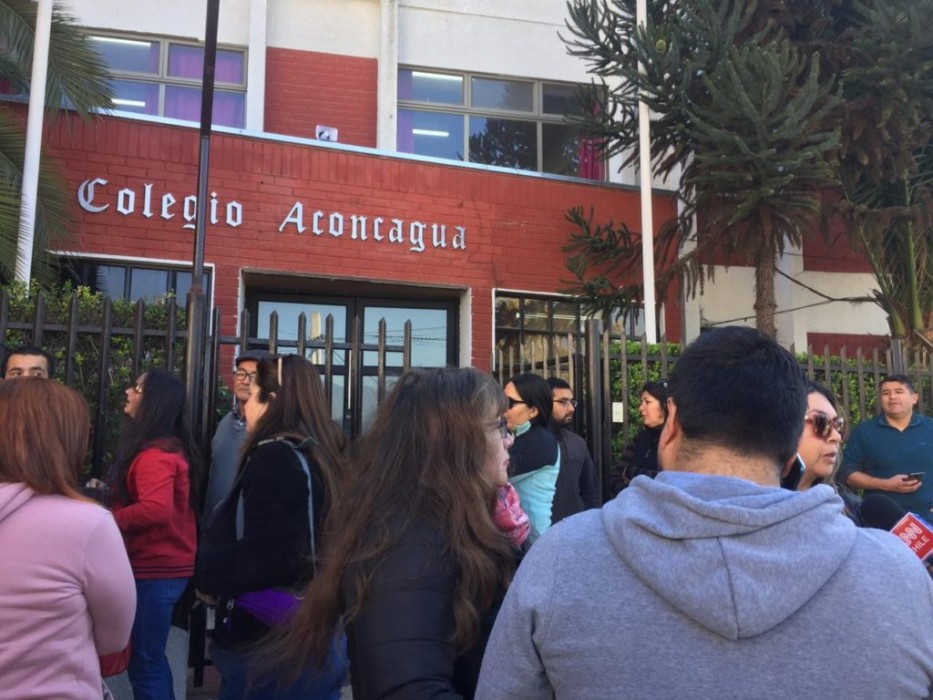 Llegó con sus papás: se entregó joven que generó histeria por amenazar con tiroteo en Quilpué