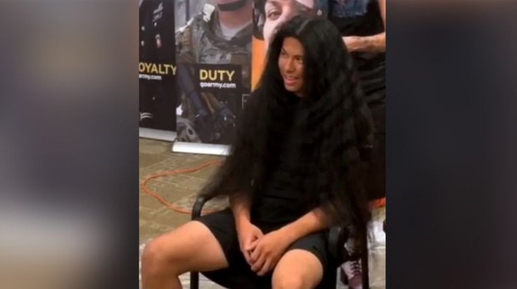 Su cabello le llegaba hasta las caderas y se lo cortó para unirse al Ejército: el cambio es total