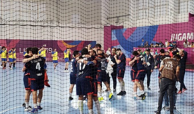 Equipo de balonmano de Chile hace historia en los Panamericanos tras vencer a Brasil: irá por el oro