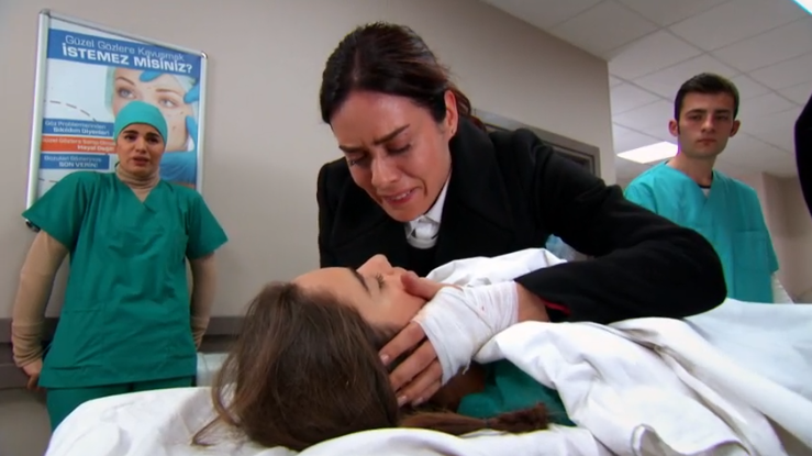 'Esposa Joven' le ganó a 'Amor a la Catalán' tras impactante capítulo: Zehra murió