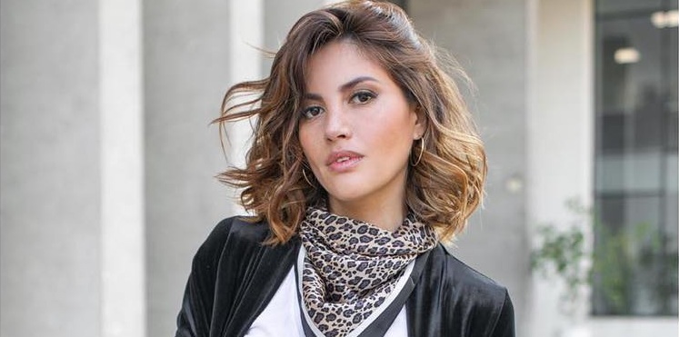 Karen Bejarano muestra cómo quedó su auto tras robo en estación de servicio en Providencia