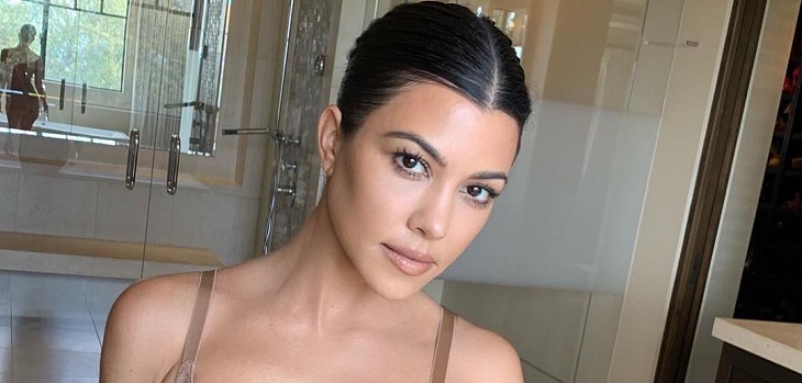 Kourtney Kardashian dejó ver sus estrías en foto 'al natural' y seguidoras la aplaudieron por eso